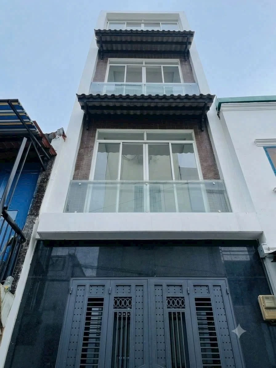 Bán nhà Hậu Giang, 35m², 4 phòng ngủ, 5.9 tỷ - Ảnh 1