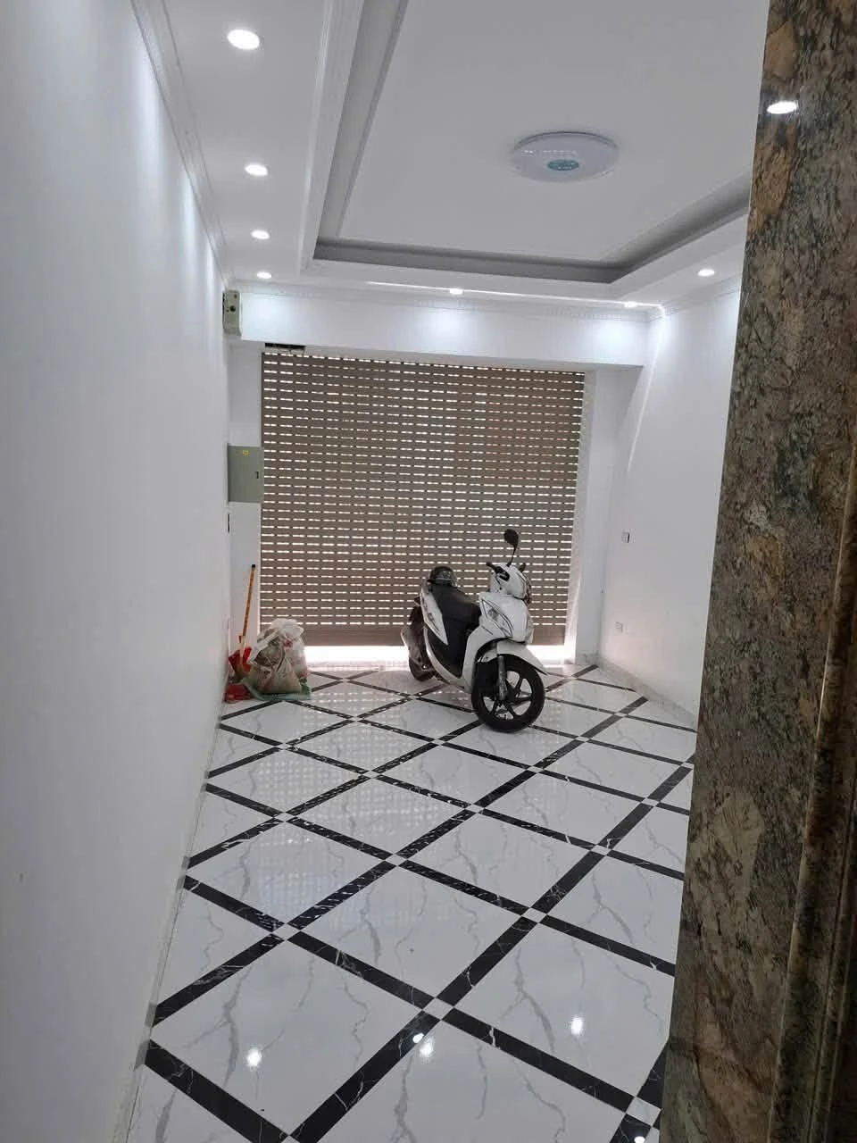 Cho thuê nhà 60m2 6 tầng thang máy, Đại Hưng, 20 triệu/tháng - Ảnh 1
