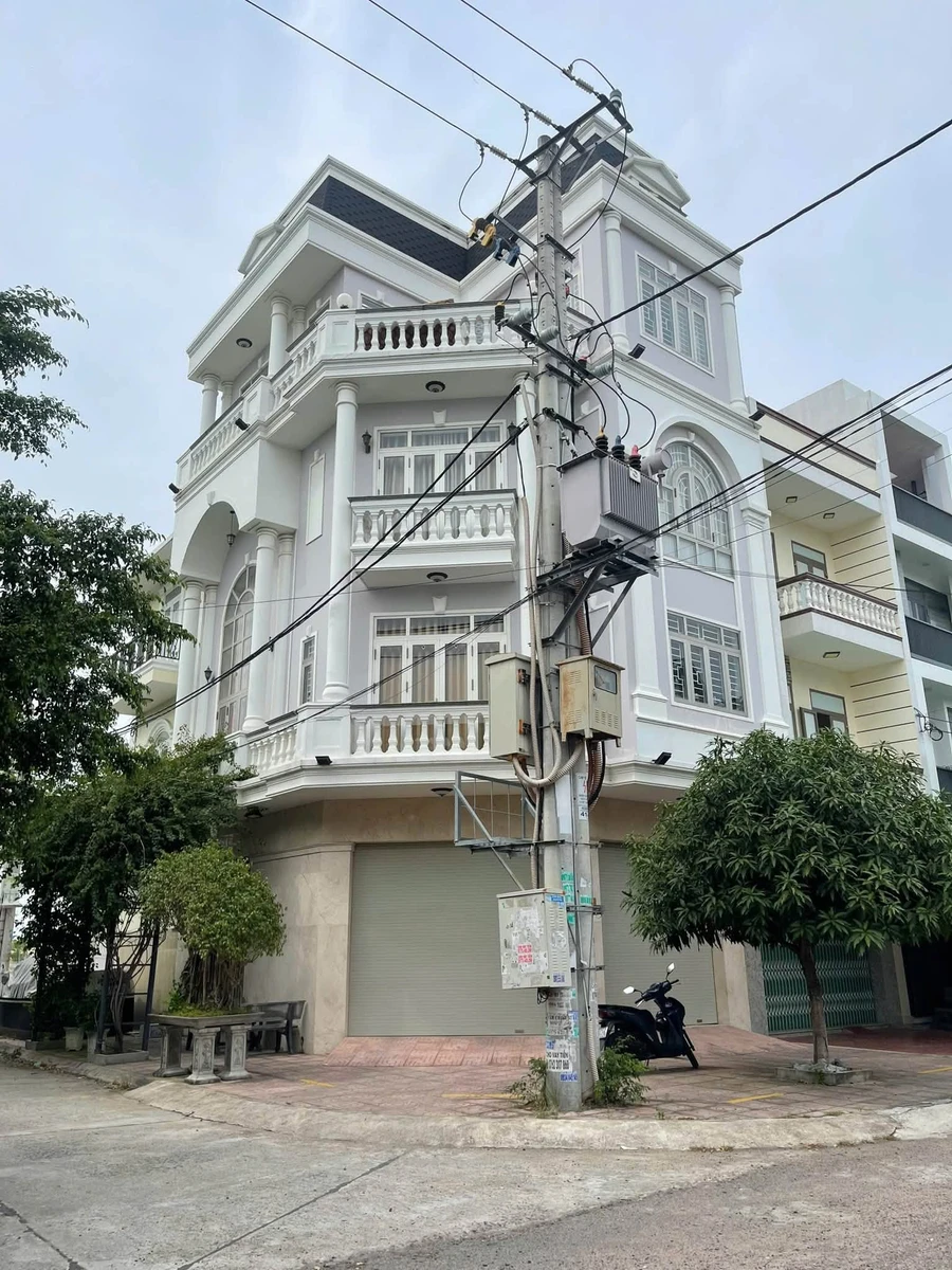 Bán nhà 5 tầng góc 2 mặt tiền 58m² Quận 1 - Ảnh 1