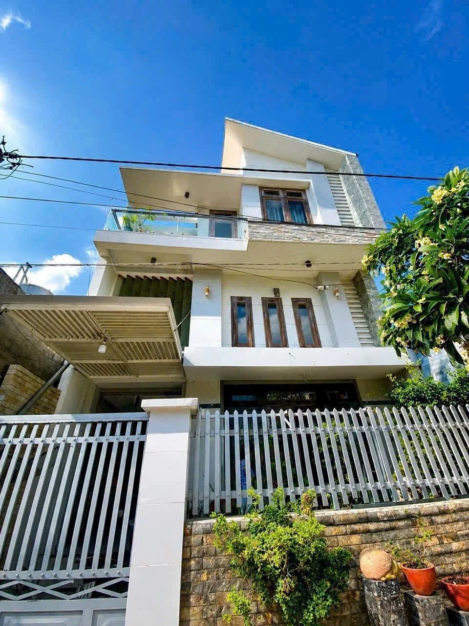Bán nhà 1 trệt 1 lửng 1 lầu 115m², 3PN, gần biển Phan Thiết - Ảnh 1