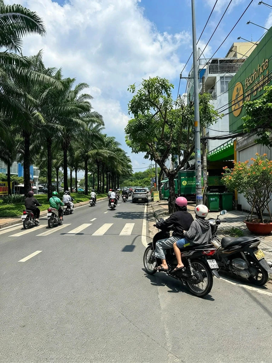 Bán nhà mặt tiền đường 9A KDC Trung Sơn 5x20m, 7 tầng thang máy, giá 33 tỷ - Ảnh thu nhỏ 2