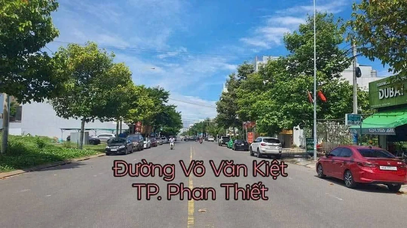 Bán nhà mặt tiền kinh doanh 100m2 Võ Văn Kiệt, Phan Thiết