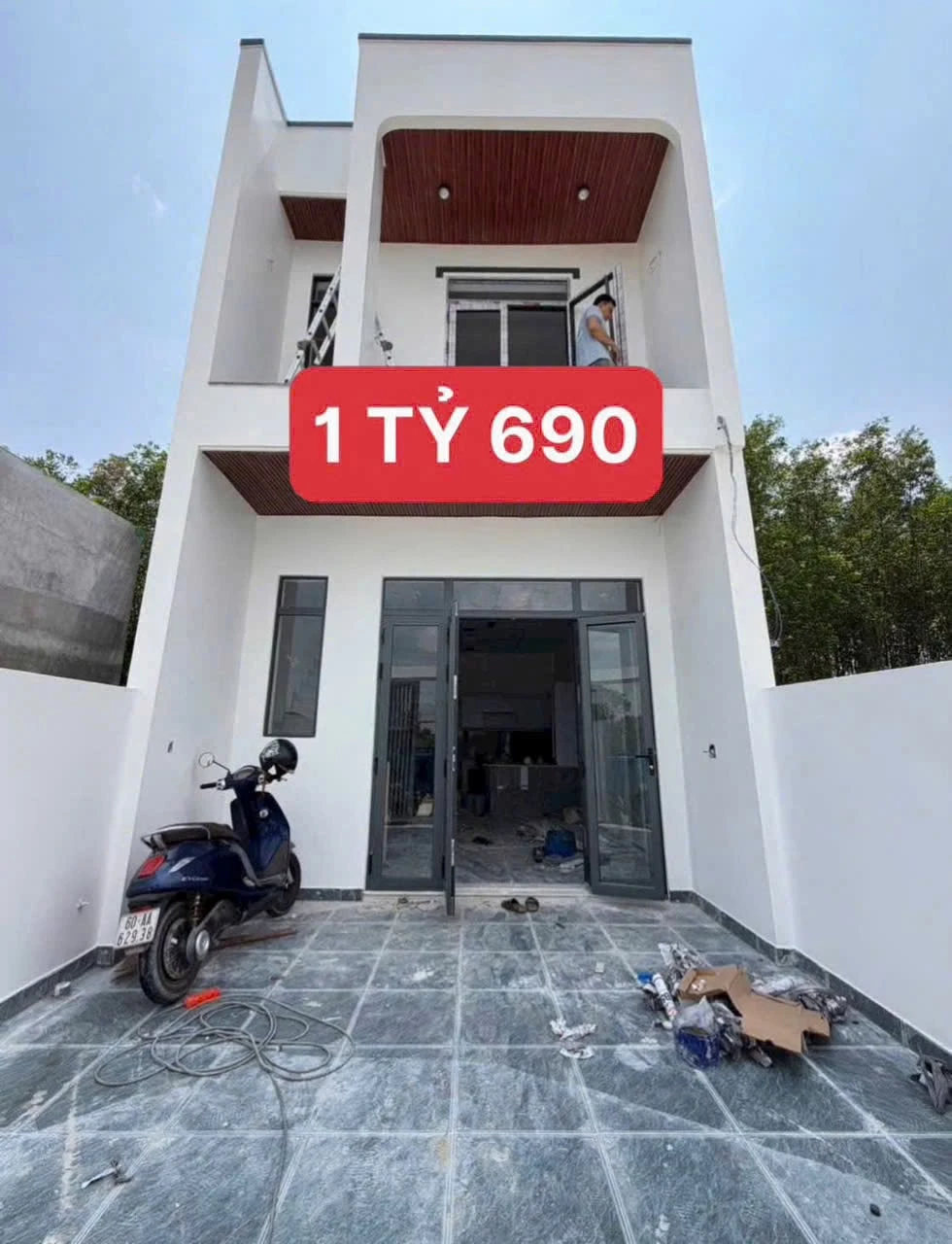 Bán nhà lầu 4.5x16m giá 1 tỷ 690 gần Hương Lộ 15, bến phà Bạch Đằng - Ảnh 1