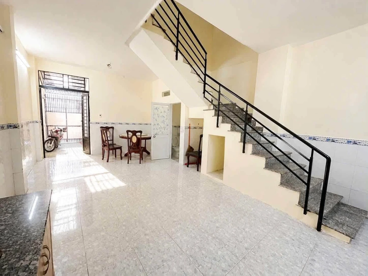Bán nhà phố CMT8, Quận 10, 42m² x 4 tầng, 5 phòng ngủ, 4 tỷ - Ảnh thu nhỏ 2