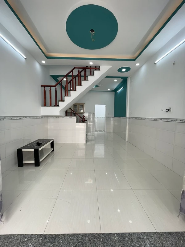 Bán nhà 4x11m 2PN 2WC sẵn nội thất đường ĐT824 giáp Hóc Môn, giá 625 triệu