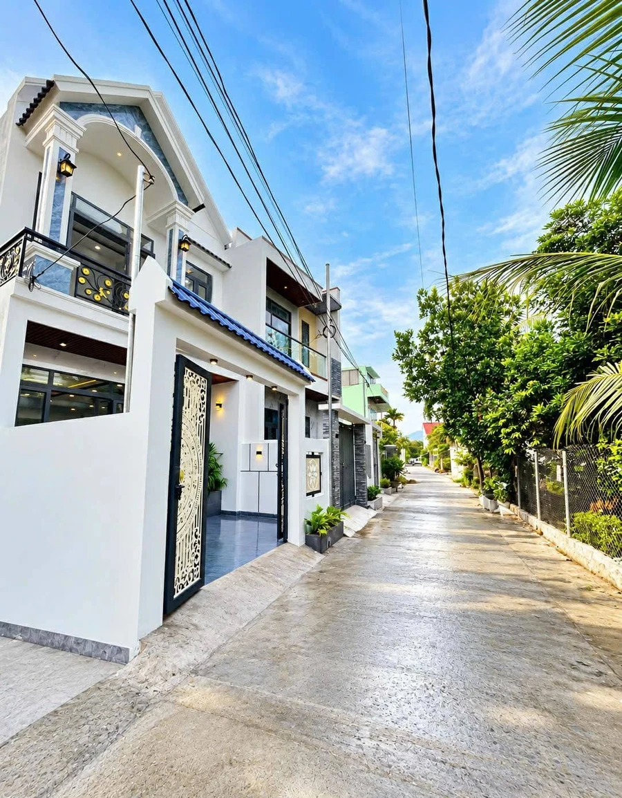 Bán nhà 2 tầng 69,3m² full nội thất, Nha Trang, 2,82 tỷ - Ảnh 1