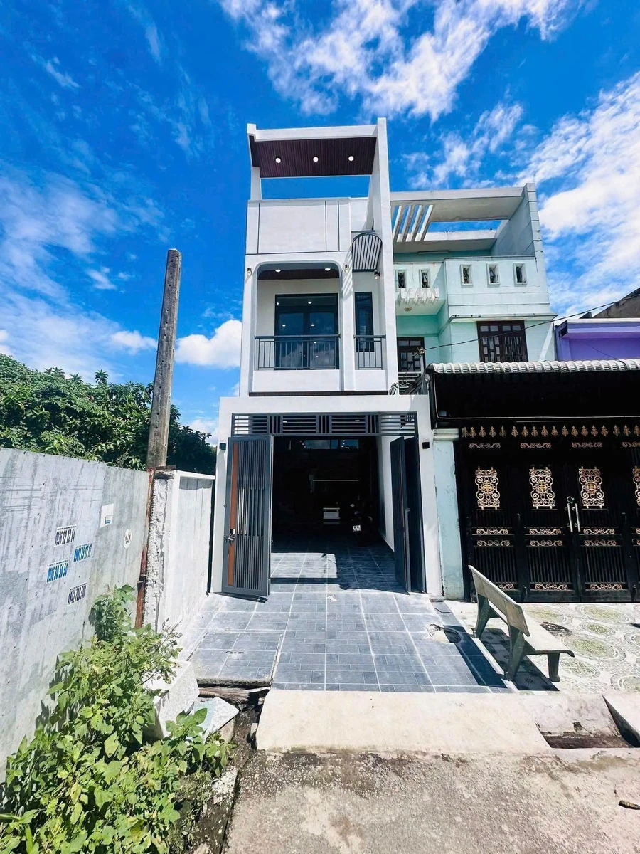 Bán nhà 1 trệt 2 lầu, 4 phòng ngủ 210m², Thủ Dầu Một - Ảnh 1