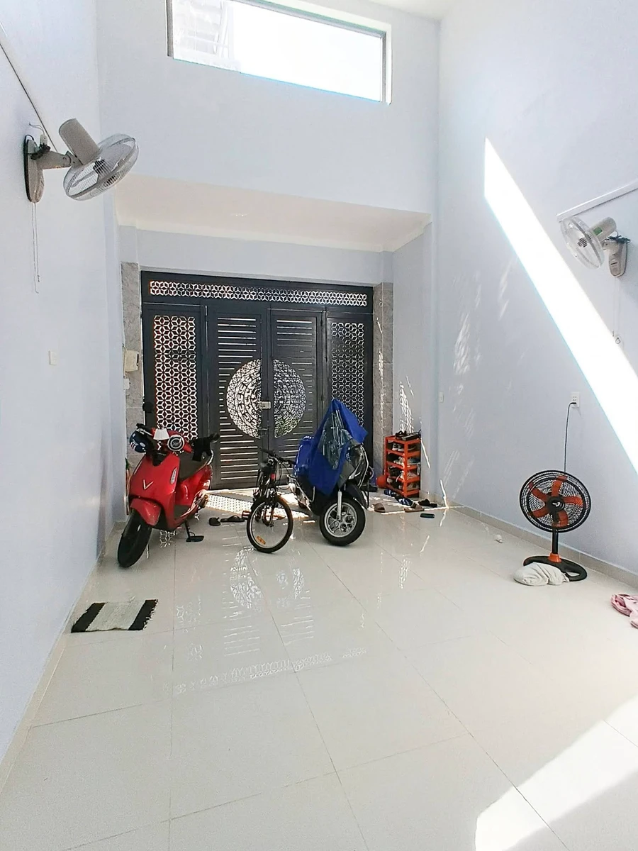 Anh chị chọn nhà Quận 12 diện tích lớn, hẻm xe hơi, tài chính khoảng 4 Tỷ, gần Trường, thích gần Gò Vấp, thì căn này đáp - Ảnh thu nhỏ 3